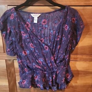 Arizona Jean Company Flutter Sleeve Wrap Blouse Blue and Purple Cropped Xs Girly